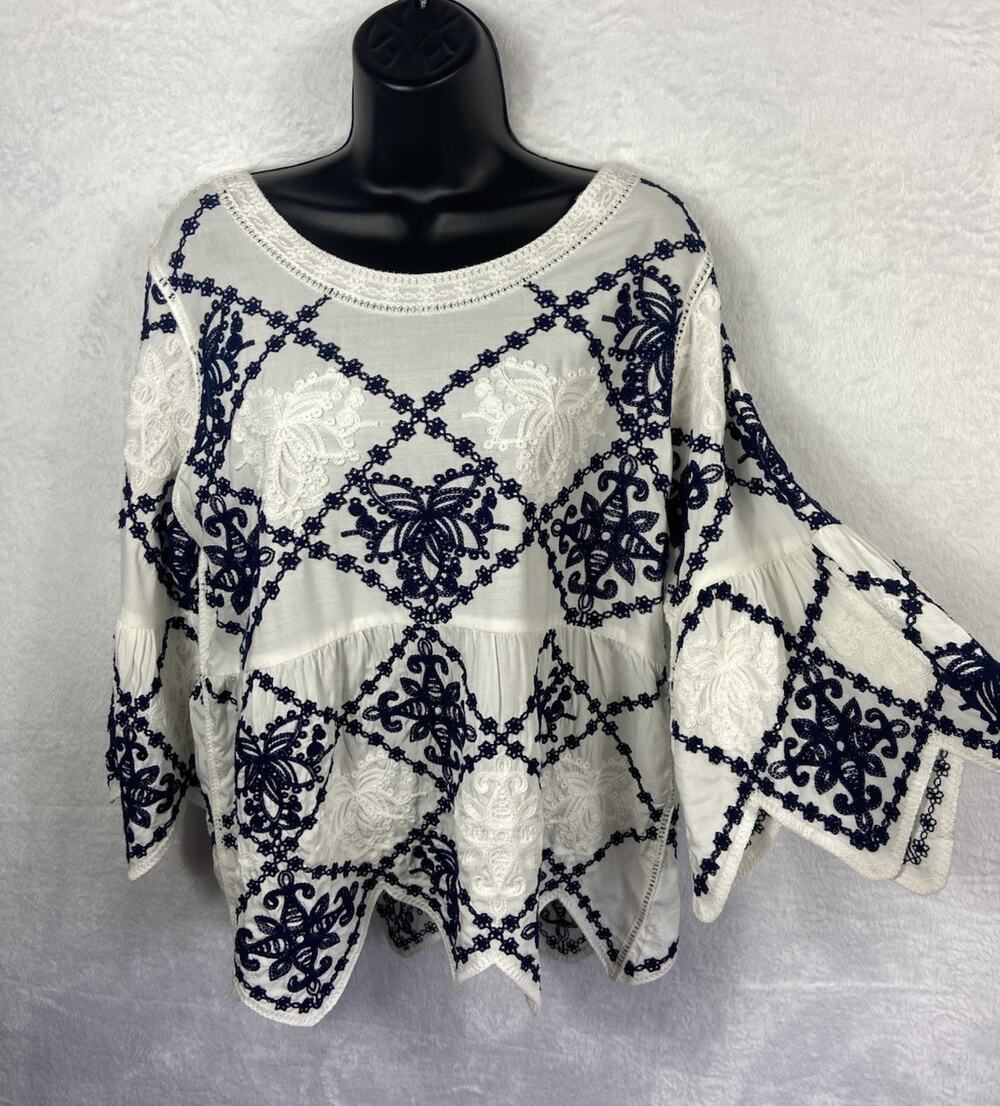 Kindred Anthropologie Top Women’s Embroidered Shark Bite Hem & Sleeves L